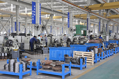 通用礦山機器生產(chǎn)車間